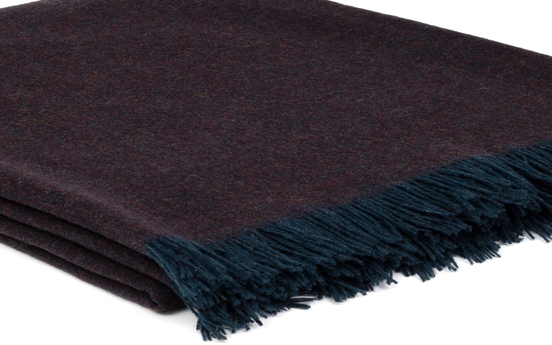 Mrs.Me throw Aeon Raisin wool cashmere detail 1920x1200